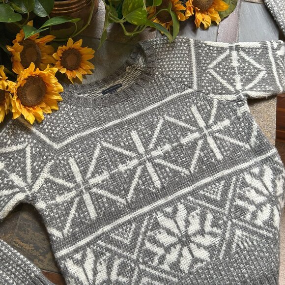 AEO Wool Blend Snowflake Sweater (like NEW) - Picture 13 of 13